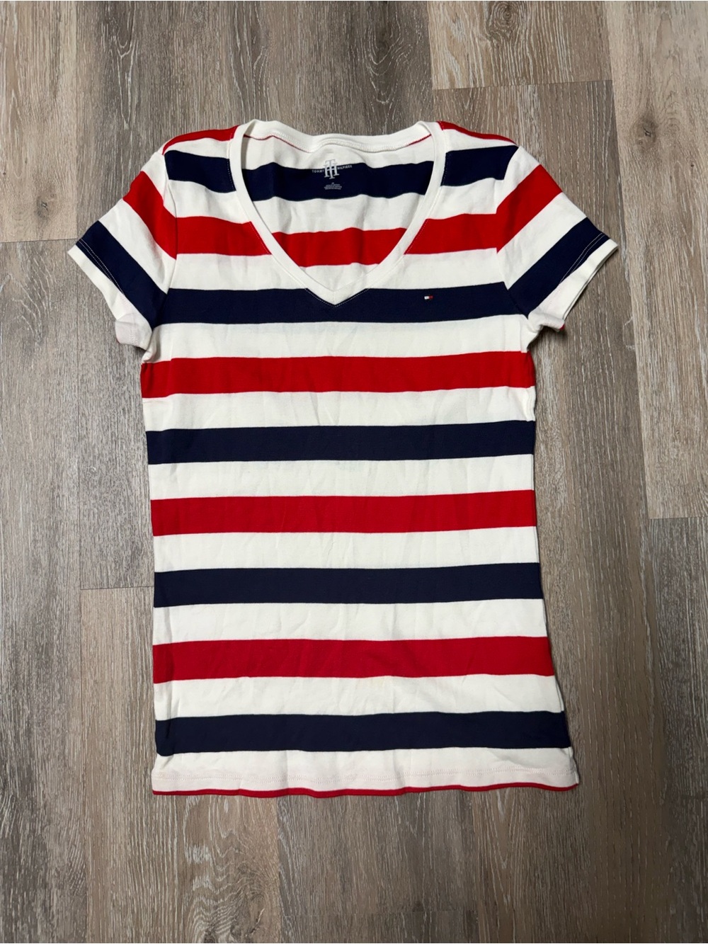 Tommy Hilfiger Womens Medium Striped V-Neck T-Shirt Red White Navy Blue⁠